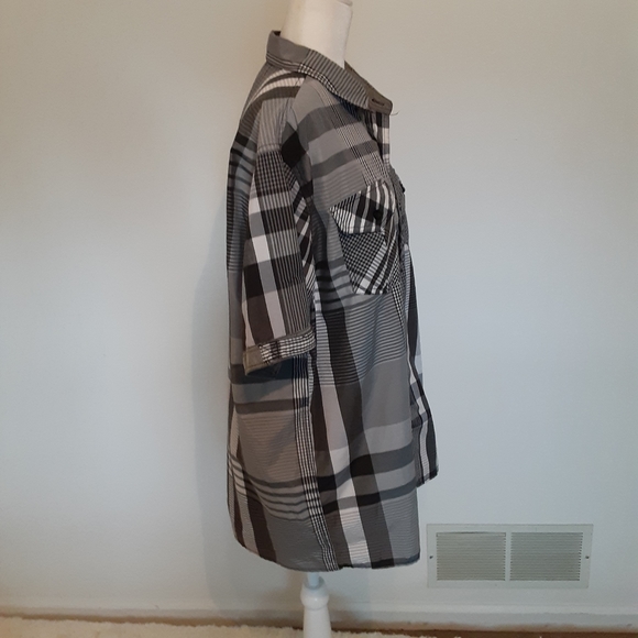 ENYCE CASUAL BUTTON DOWN SHIRT - Picture 4 of 8